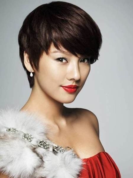 Lee Hyori Goes For A Short Cut